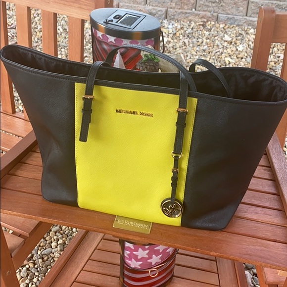 🔥🔥🔥Michael Kors tote🔥🔥🔥